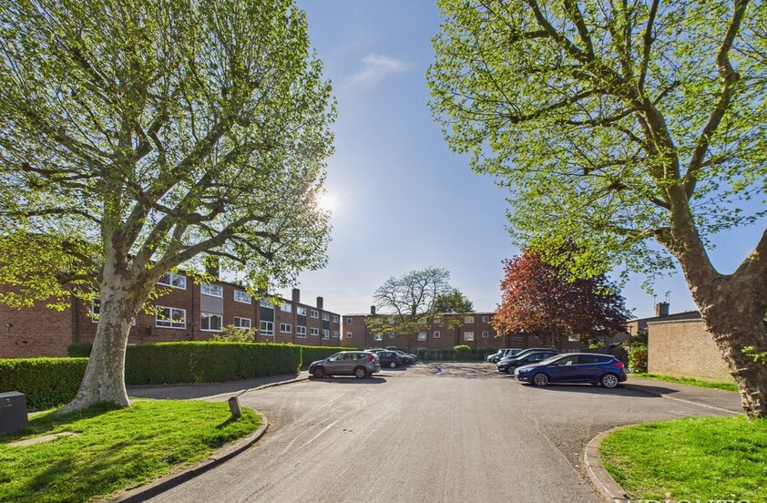 1 bedroom Apartment - DAWLEY, WELWYN GARDEN CITY