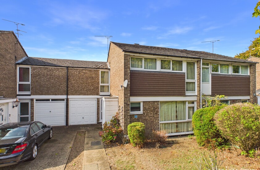 4 Bedroom Terraced House in Moors Walk, Welwyn Garden City